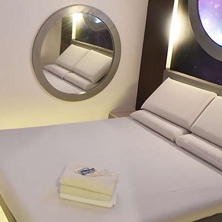 Astrotel Guadalupe Mandaluyong Esterno foto